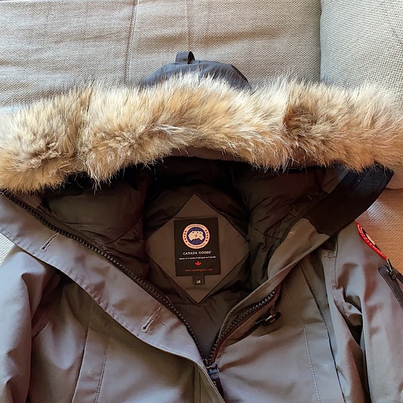 Women’s Large Canada Goose Down Jacket - Picture 2 of 3